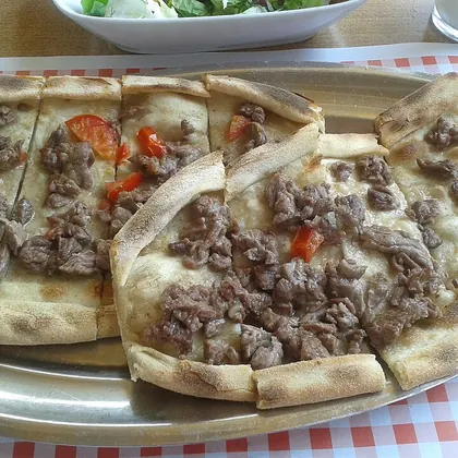 Kuşbaşılı Pide